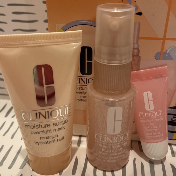 NIB Clinique Ready, Jet, Go! Travel Set - Picture 2 of 4